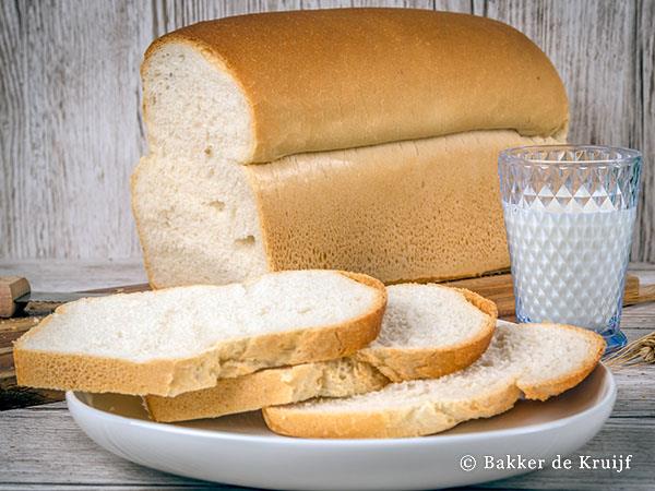 Wit brood