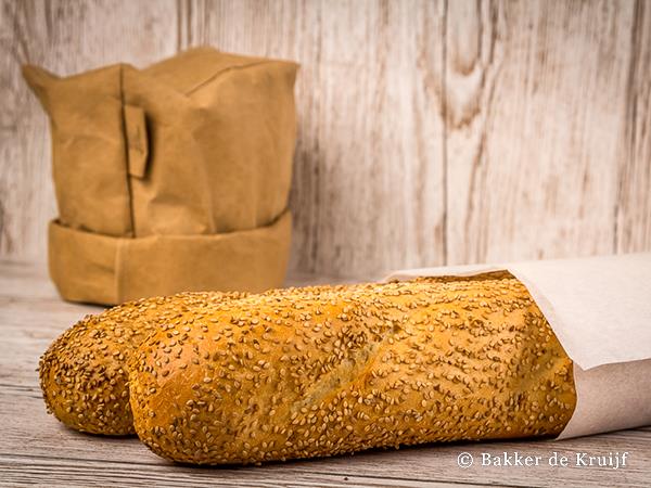 Bruin stokbrood sesam