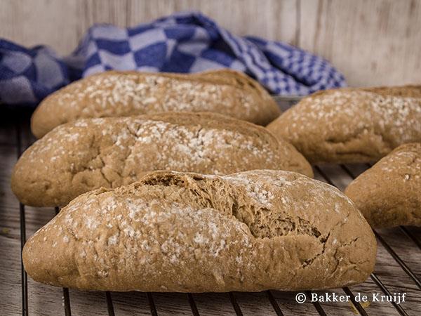 Bruine petit pain bake-off